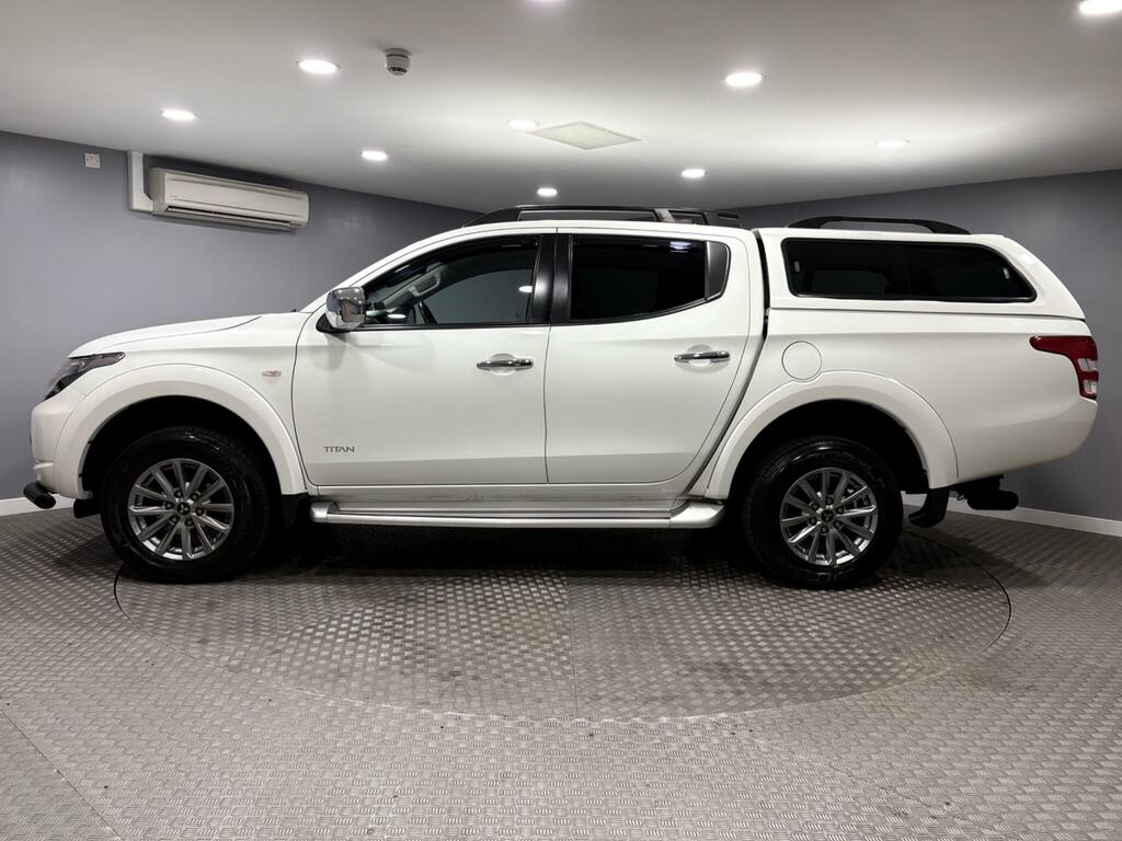 Mitsubishi L200 2.4 Di-d Dc Titan Pickup Double Cab Man MK67LMY White #6