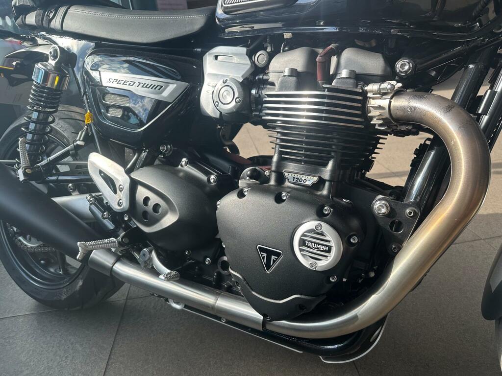 Triumph 660Cc Red #2