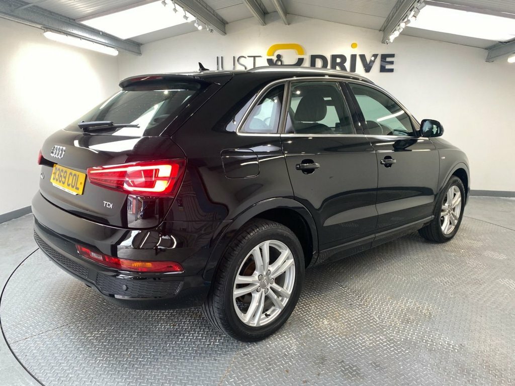 Audi Q3 2L S Line Edition Black #5