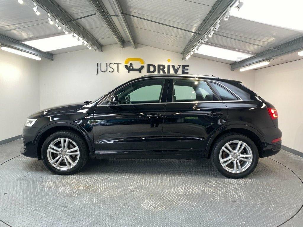 Audi Q3 2L S Line Edition Black #2