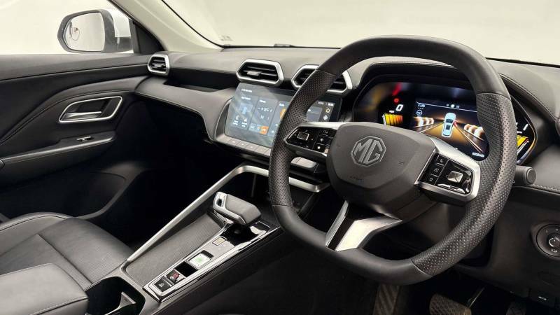 MG ZS 1.5 Hybrid Trophy White #2