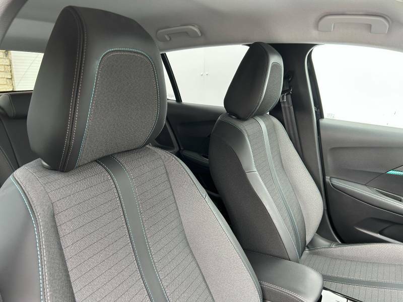Peugeot e-208 100Kw Allure Premium 50Kwh Black #6