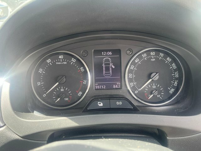 Skoda Rapid Hatchback 1.6 Tdi Elegance 201414 White #10