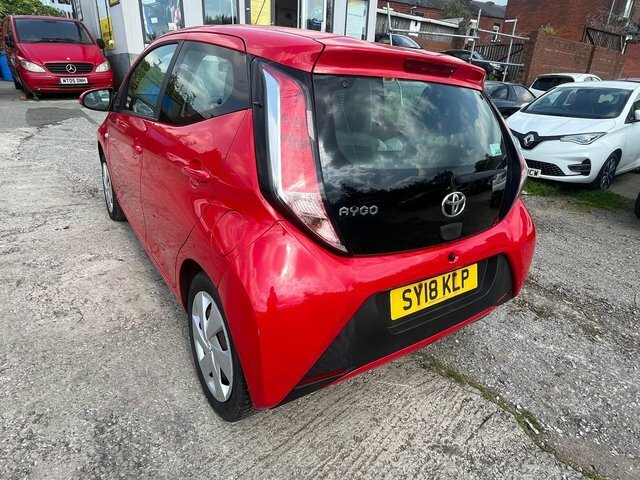 Toyota Aygo 1.0 Vvt-i X-play Euro 6 Red #4