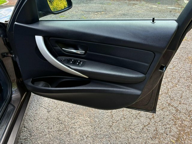 BMW 3 Series 318D Se 4-Door Black #26
