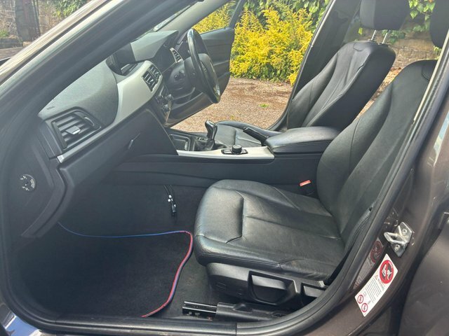 BMW 3 Series 318D Se 4-Door Black #12