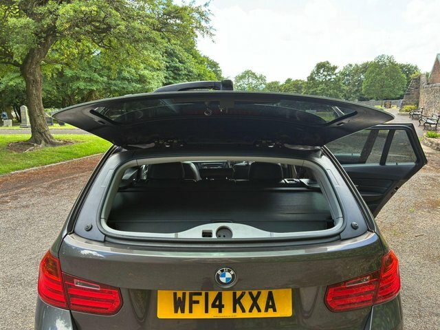 BMW 3 Series 318D Se 4-Door Black #17