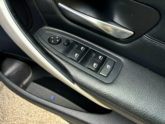 BMW 3 Series 318D Se 4-Door Black #27