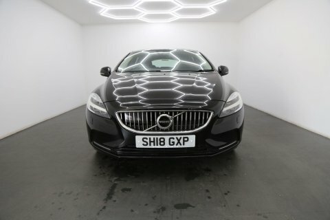 Volvo V40 2.0 T2 Inscription SH18GXP Black #2