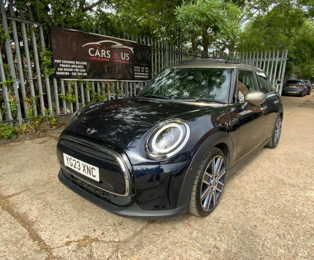 Mini Hatch Cooper Exclusive Steptronic Euro Black
