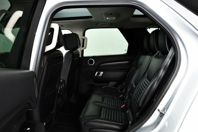 Land Rover Discovery Suv White #4