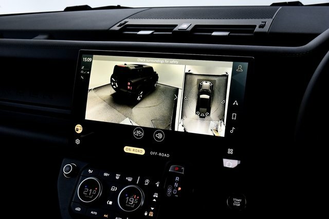 Land Rover Defender 110 3.0 D250 X-dynamic Hse 110 Black #41