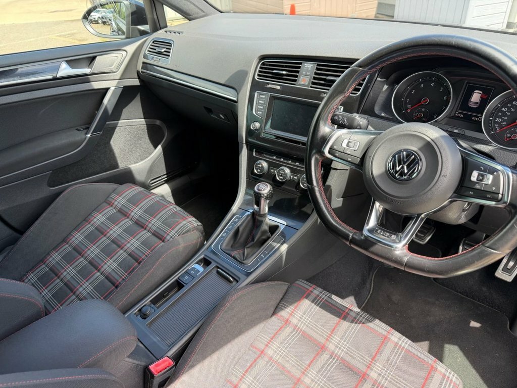 Volkswagen Golf 2L Gti Black #5