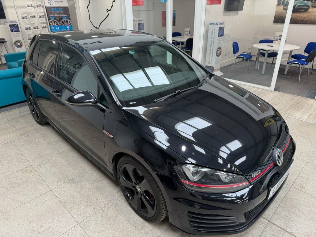 Volkswagen Golf 2L Gti Black #3