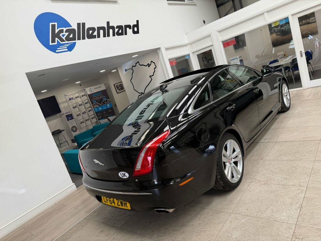 Jaguar XJ 3.0D V6 Portfolio Black #32