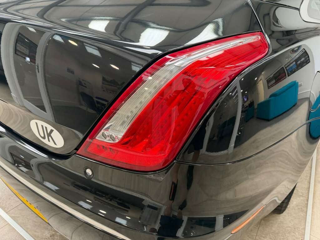 Jaguar XJ 3.0D V6 Portfolio Black #9