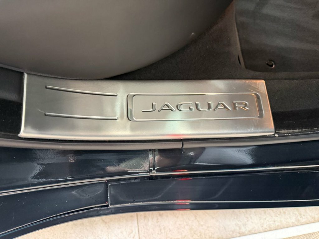 Jaguar XJ 3.0D V6 Portfolio Black #34