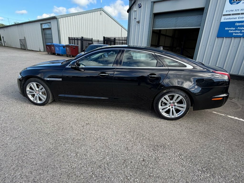 Jaguar XJ Saloon Black #13