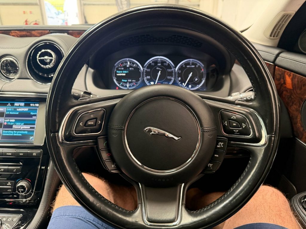 Jaguar XJ 3.0D V6 Portfolio Black #19