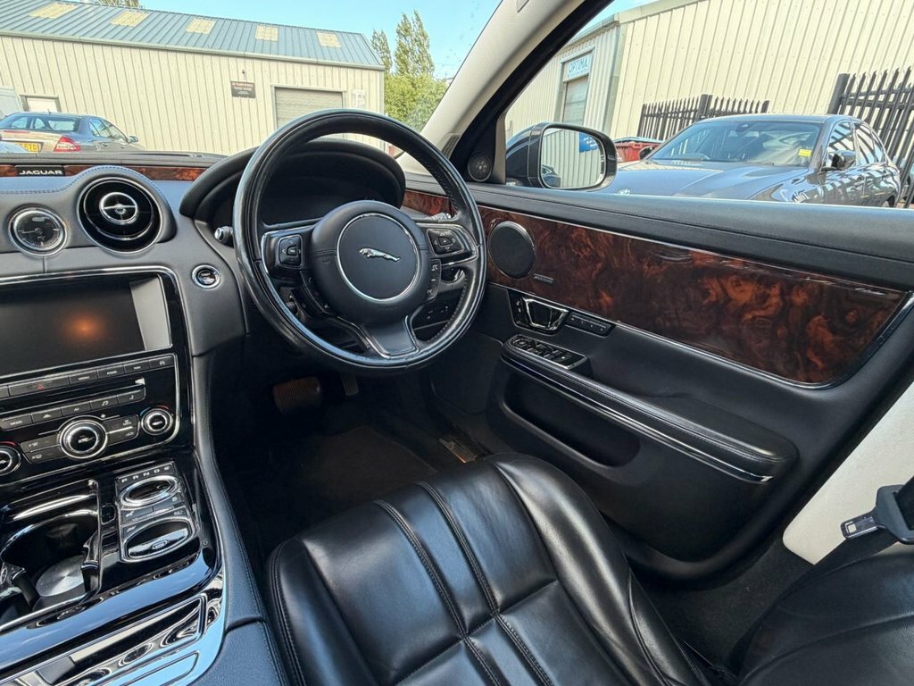 Jaguar XJ Saloon Black #18