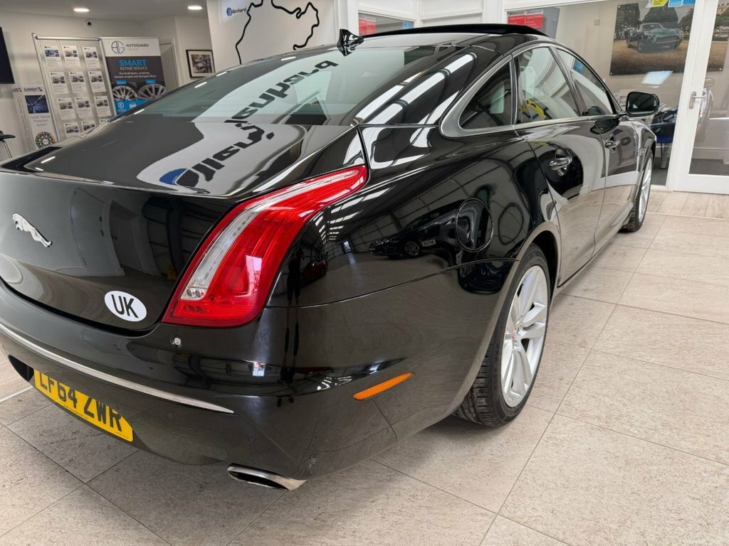 Jaguar XJ 3.0D V6 Portfolio Black #40
