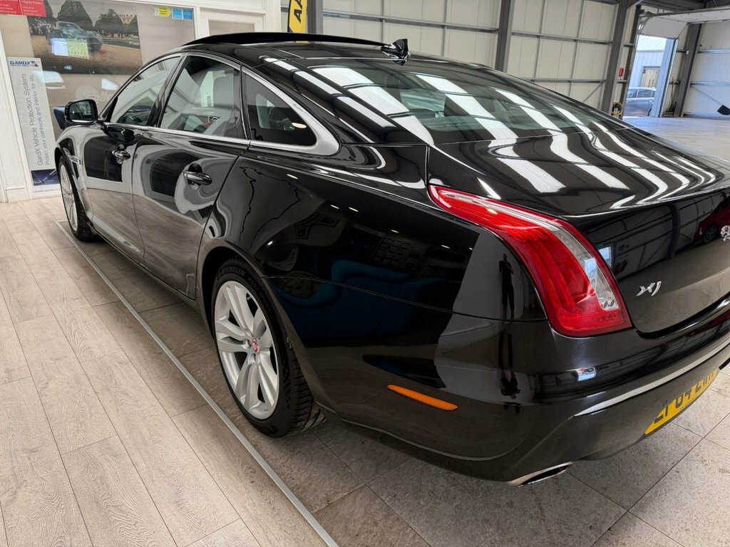 Jaguar XJ 3.0D V6 Portfolio Black #38