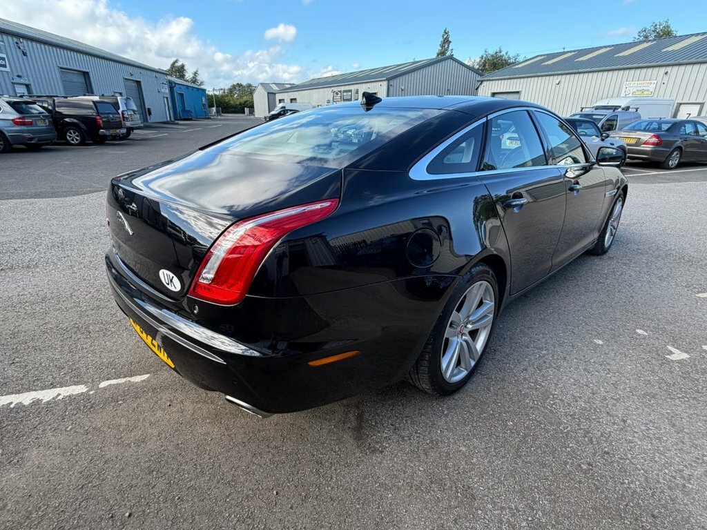 Jaguar XJ Saloon Black #9