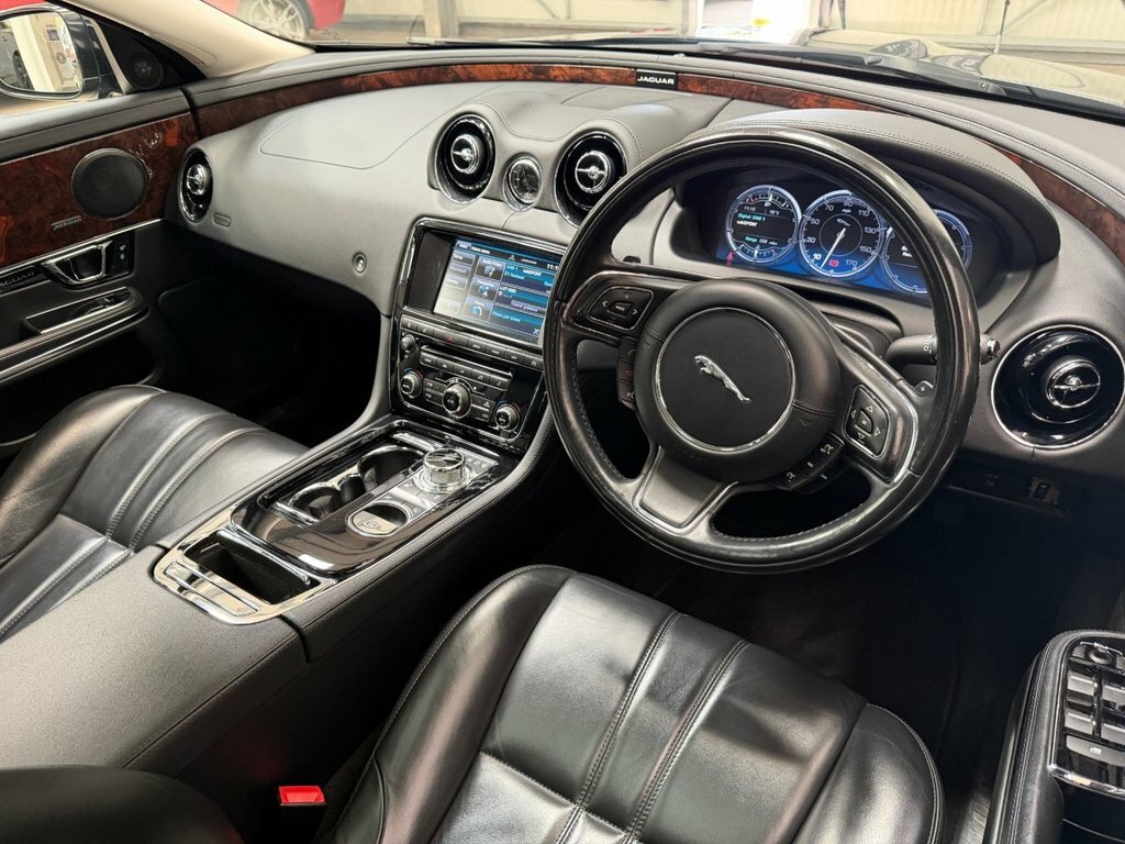 Jaguar XJ 3L Premium Luxury Black #3