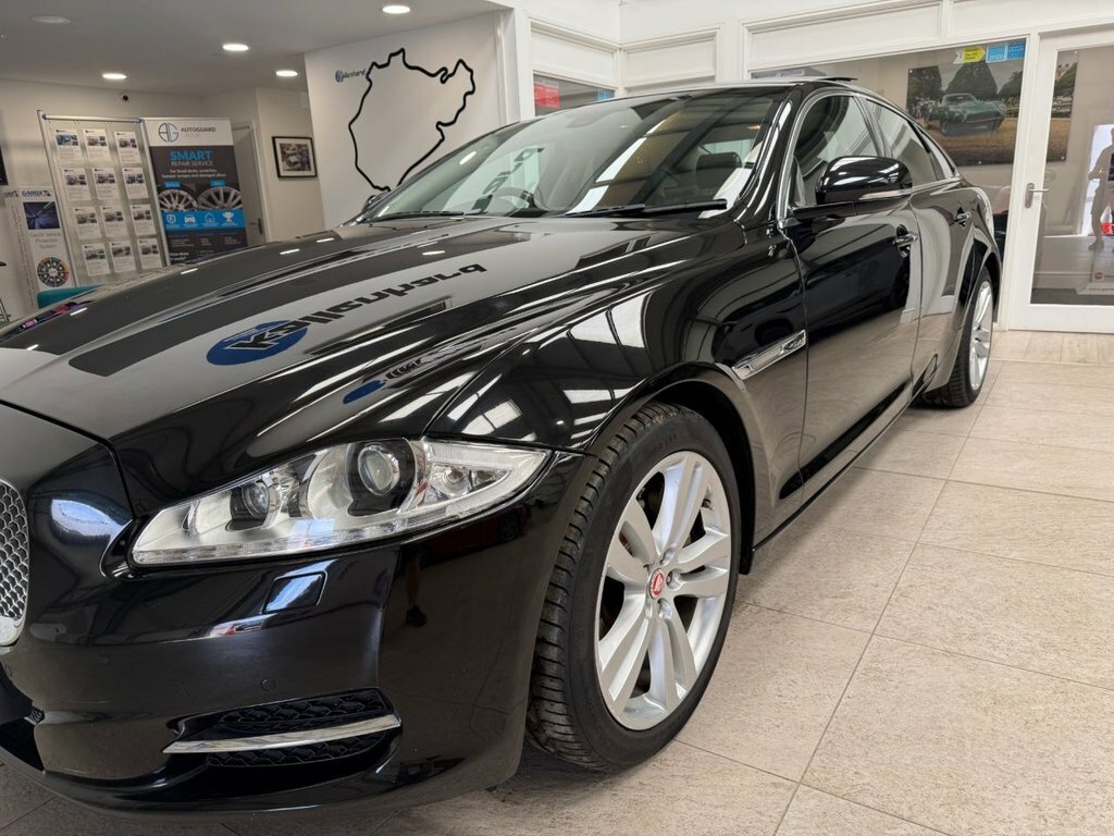 Jaguar XJ 3.0D V6 Portfolio Black #24