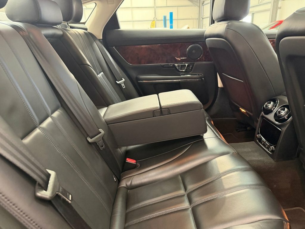 Jaguar XJ 3.0D V6 Portfolio Black #10