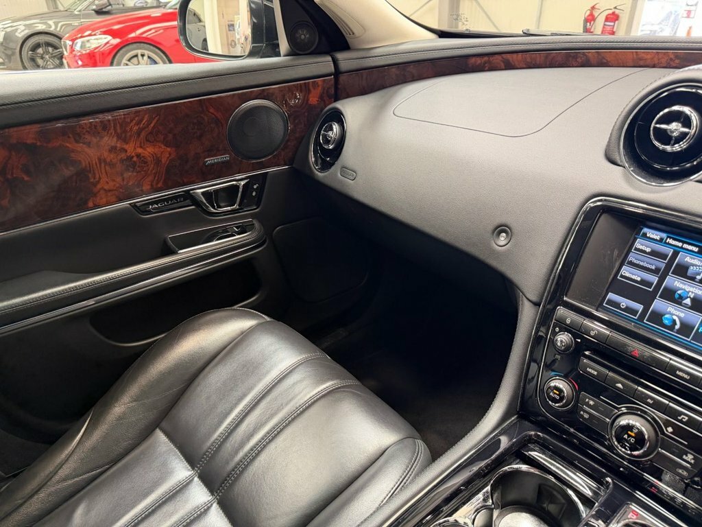 Jaguar XJ 3.0D V6 Portfolio Black #39