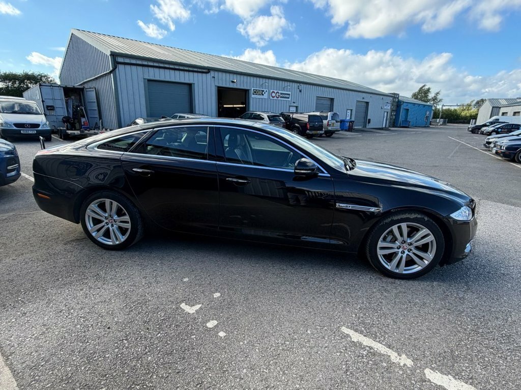 Jaguar XJ Saloon Black #8