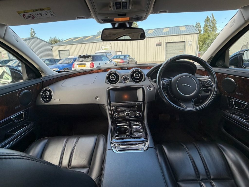 Jaguar XJ 3L Premium Luxury Black #5