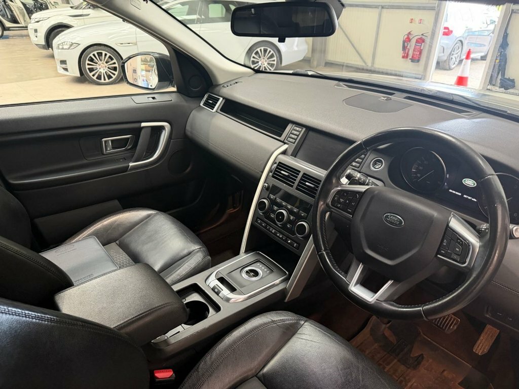 Land Rover Discovery Sport 2L Se Tech White #3