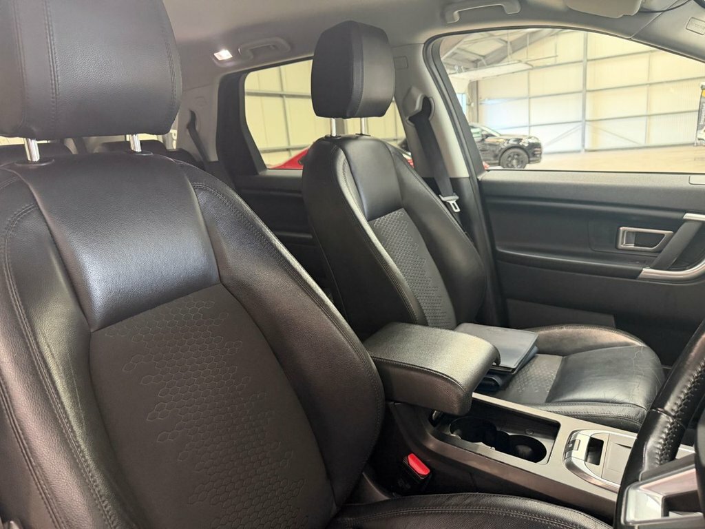 Land Rover Discovery Sport 2L Se Tech White #4