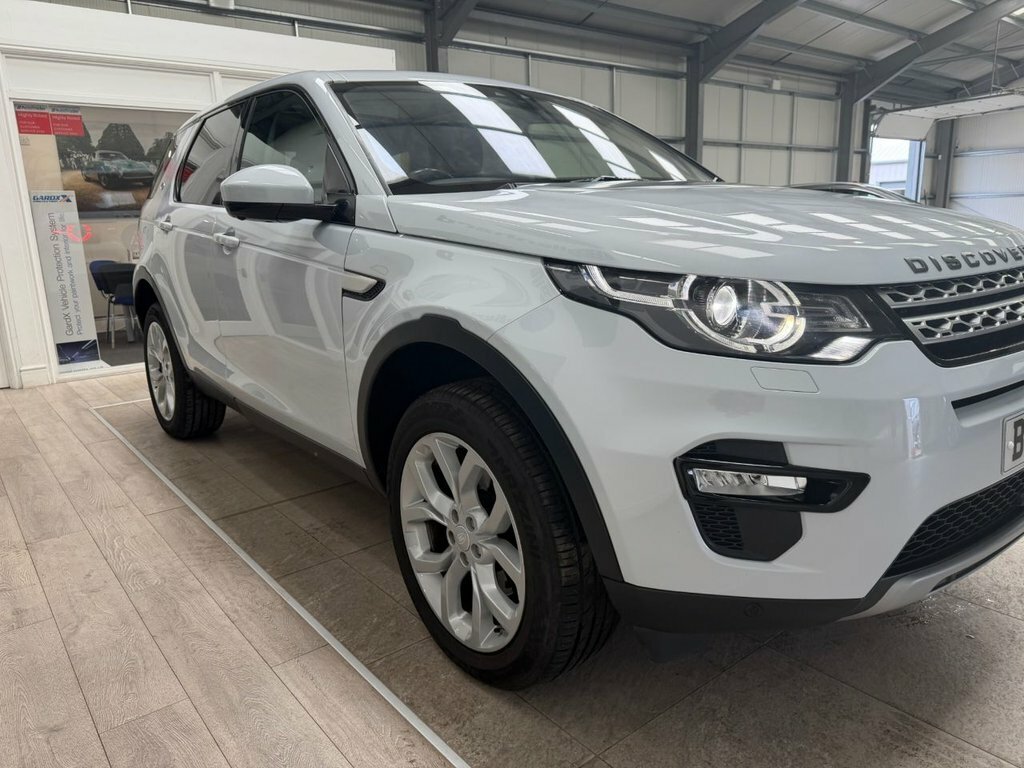 Land Rover Discovery Sport 2L Hse BU68XTZ White #3