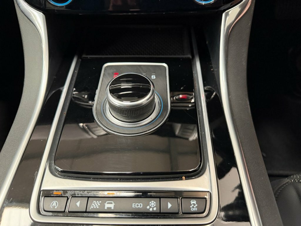 Jaguar XE 2.0D Portfolio Euro 6 Ss Black #25
