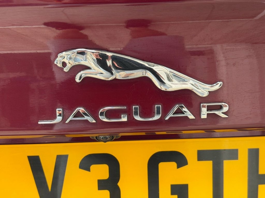 Jaguar XE 2.0D Portfolio Euro 6 Ss Black #24