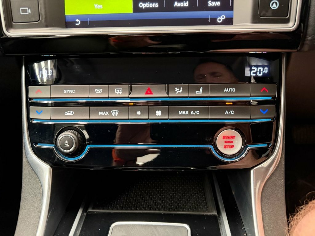 Jaguar XE 2.0D Portfolio Euro 6 Ss Black #26