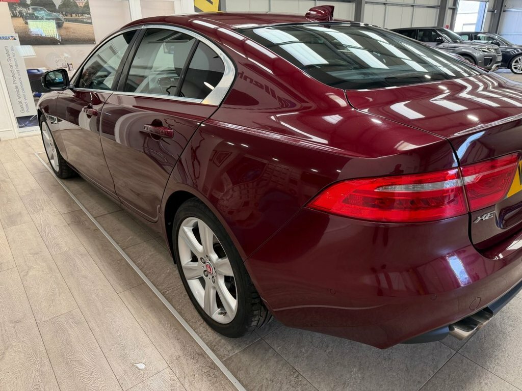 Jaguar XE 2.0D Portfolio Euro 6 Ss Black #32