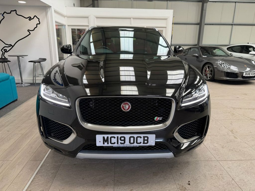 Jaguar F-Pace 3L S Black #2