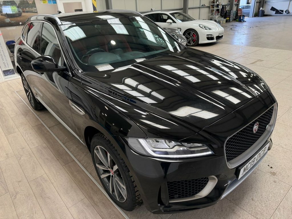 Jaguar F-Pace 3L S Black #6