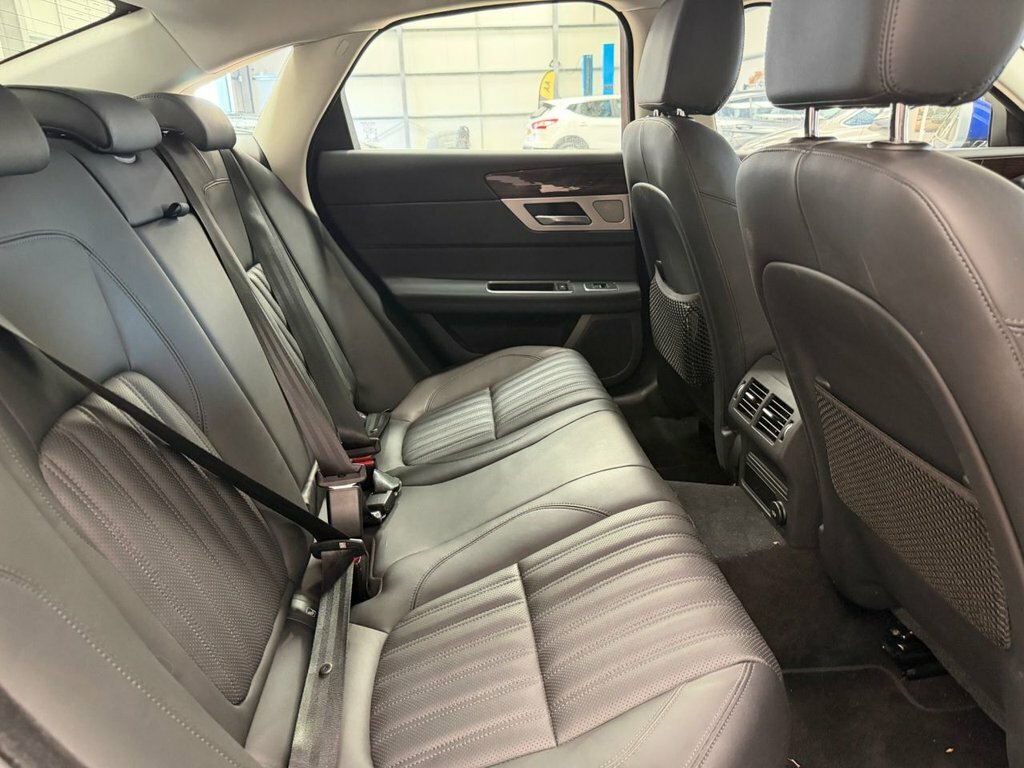 Jaguar XF 2.0 Xf Prestige  #18