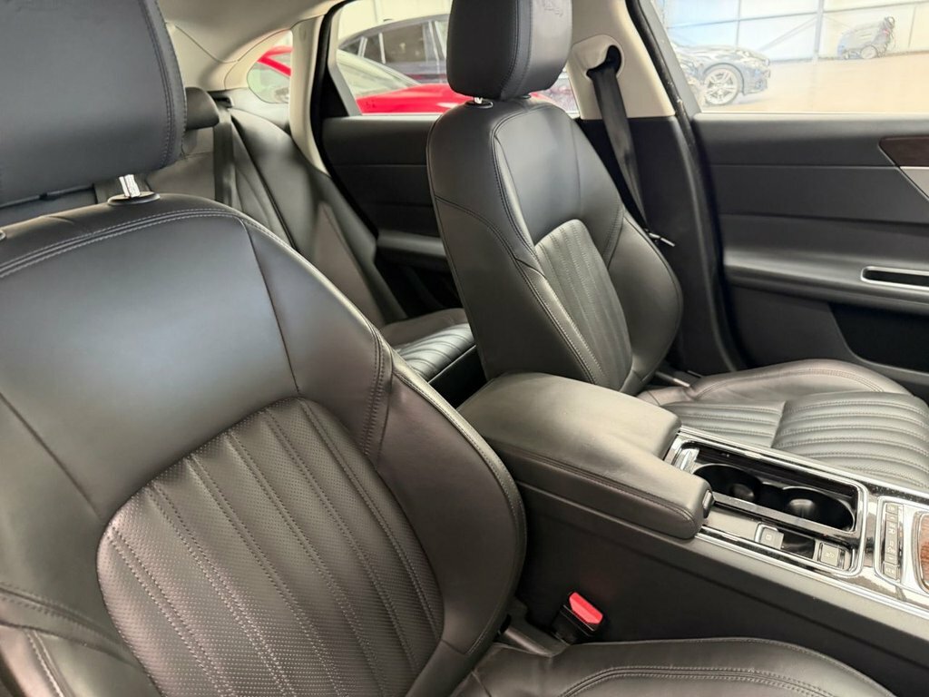 Jaguar XF 2.0 Xf Prestige  #28