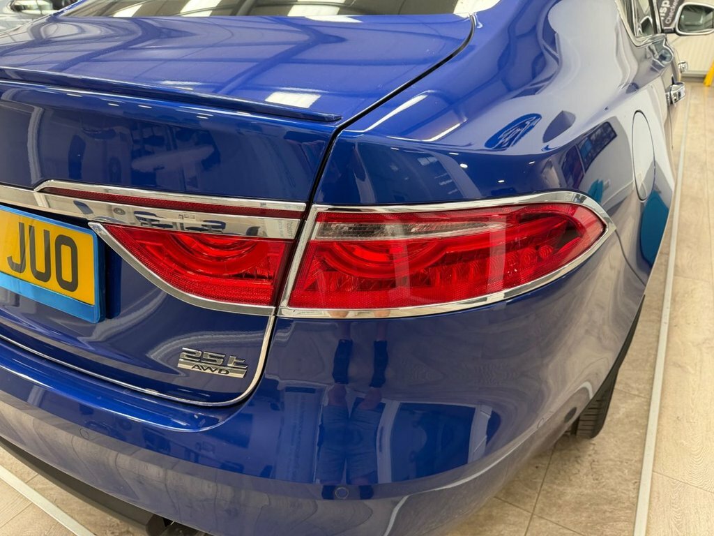 Jaguar XF 2.0 Xf Prestige  #24