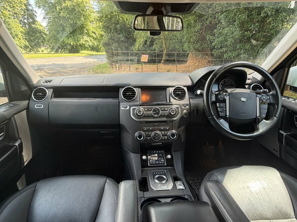 Land Rover Discovery 4 3L Hse White #4