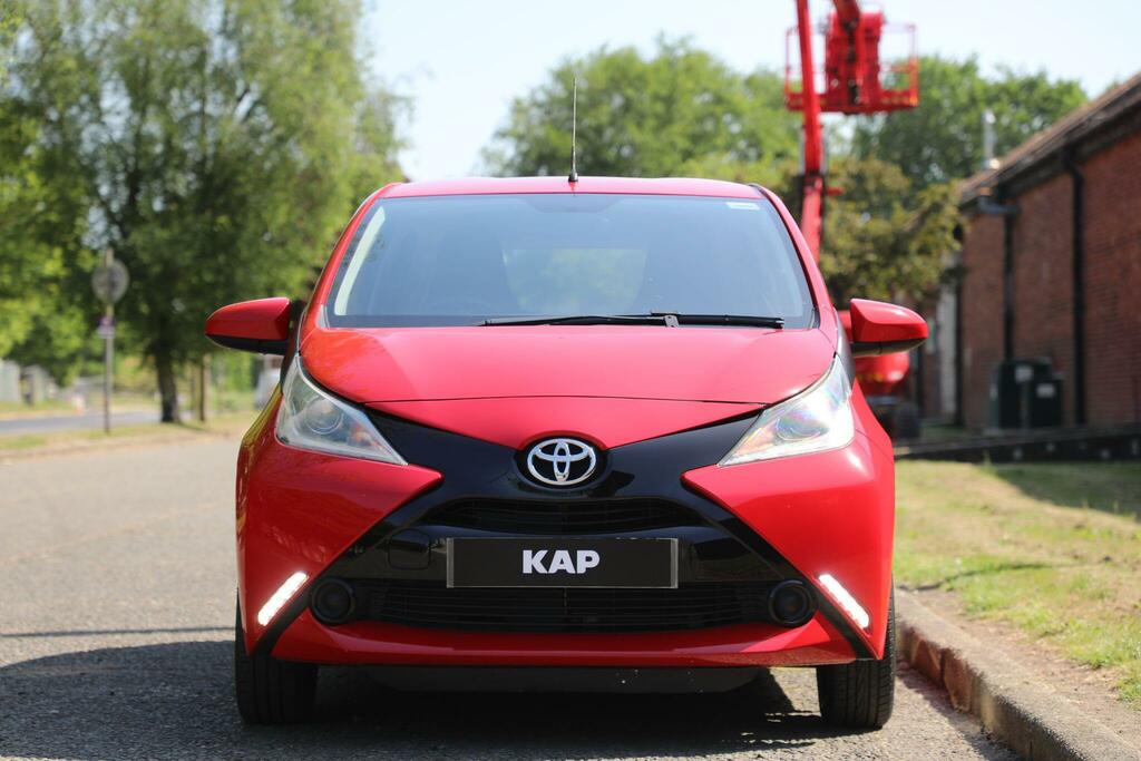 Toyota Aygo X X-play 1.0 Vvt-i X-play Euro 6 Red #2