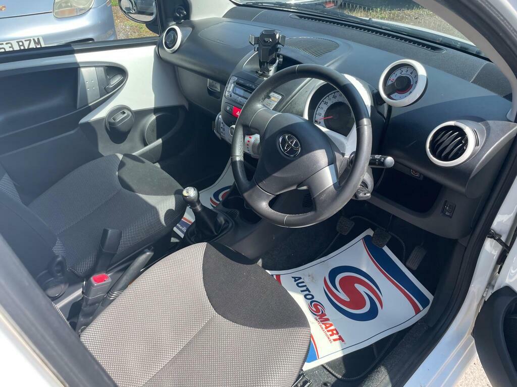 Toyota Aygo Mode White #7
