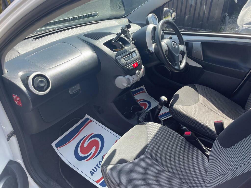 Toyota Aygo Mode White #9