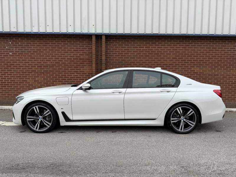 BMW 7 Series 740E M Sport - 2017 RX67FMD White #3